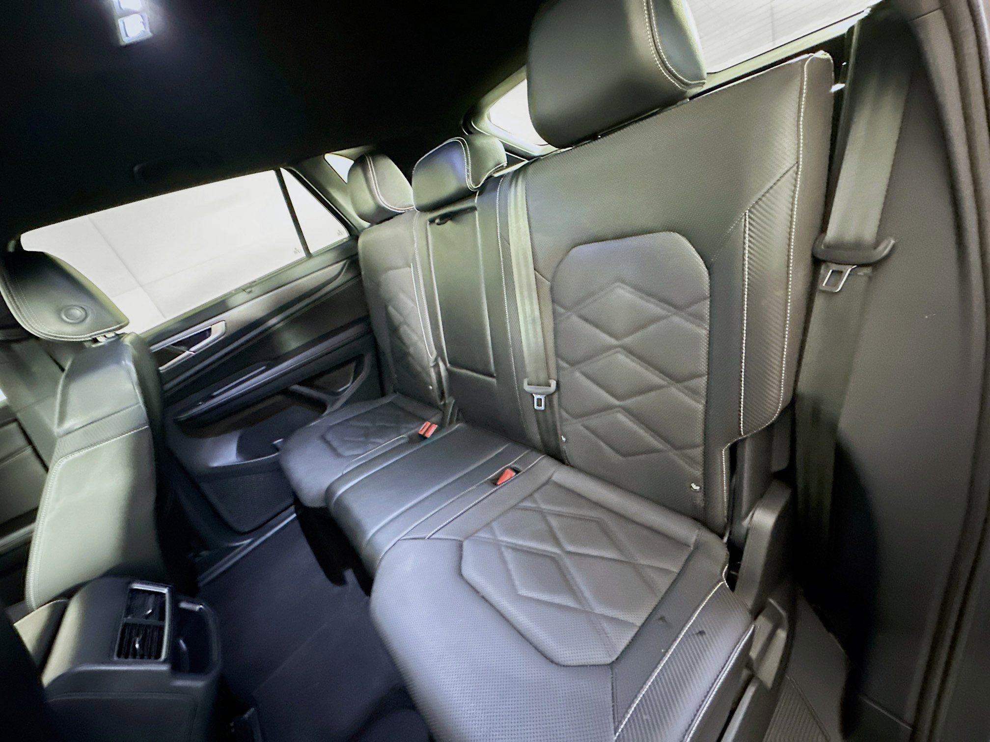 Used 2024 Volkswagen Atlas Cross Sport SE image 25