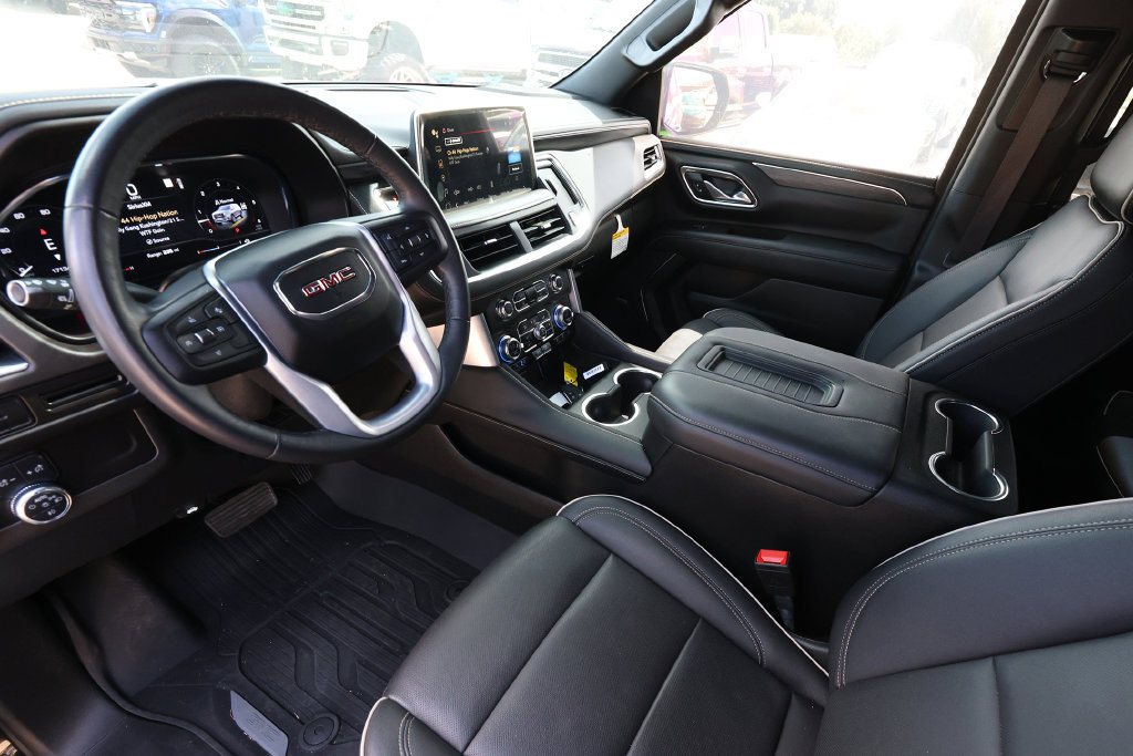 Used 2023 GMC Yukon XL SLT AWD/4WD image 9