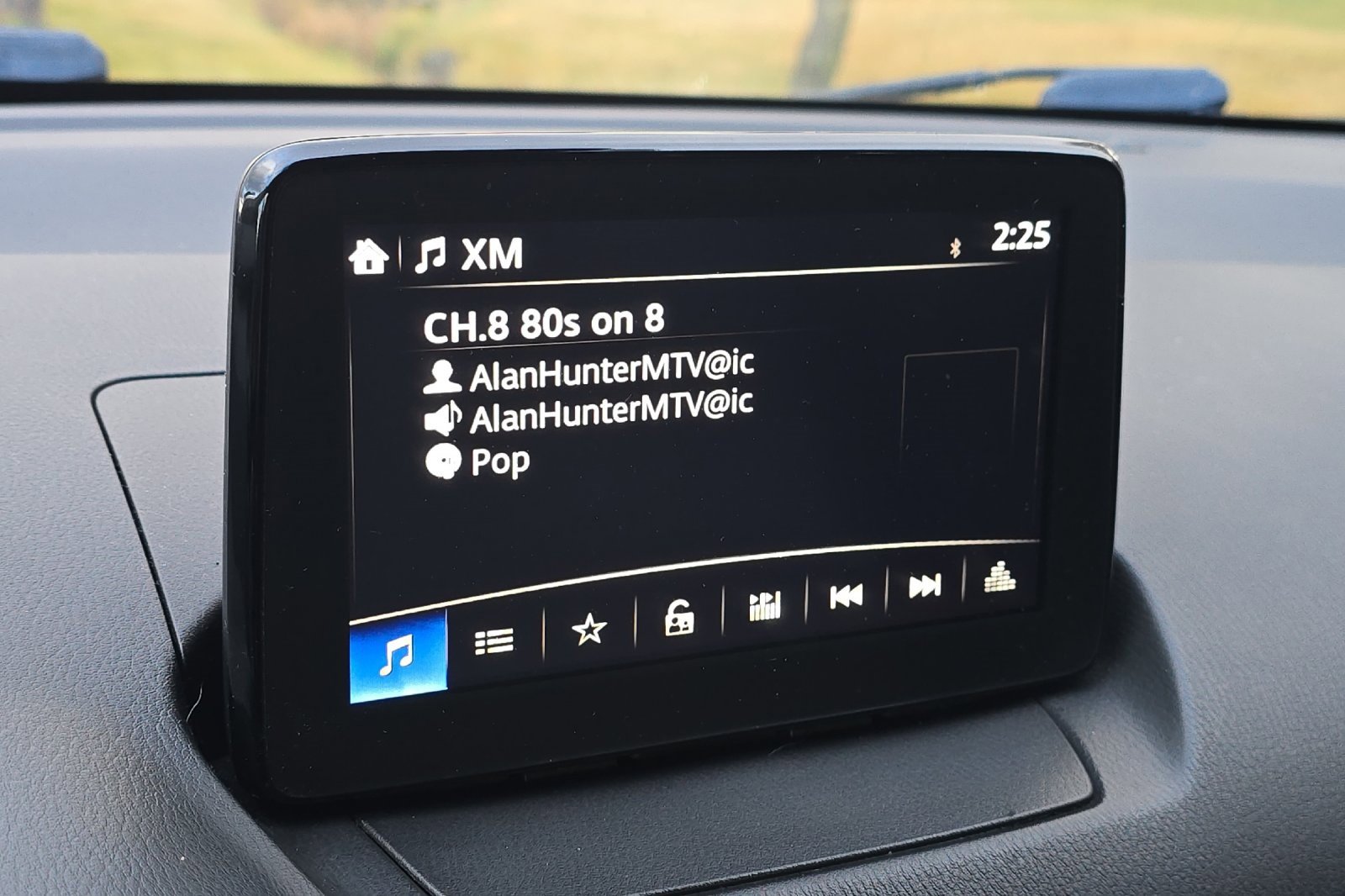 Used 2019 Toyota Yaris L image 23