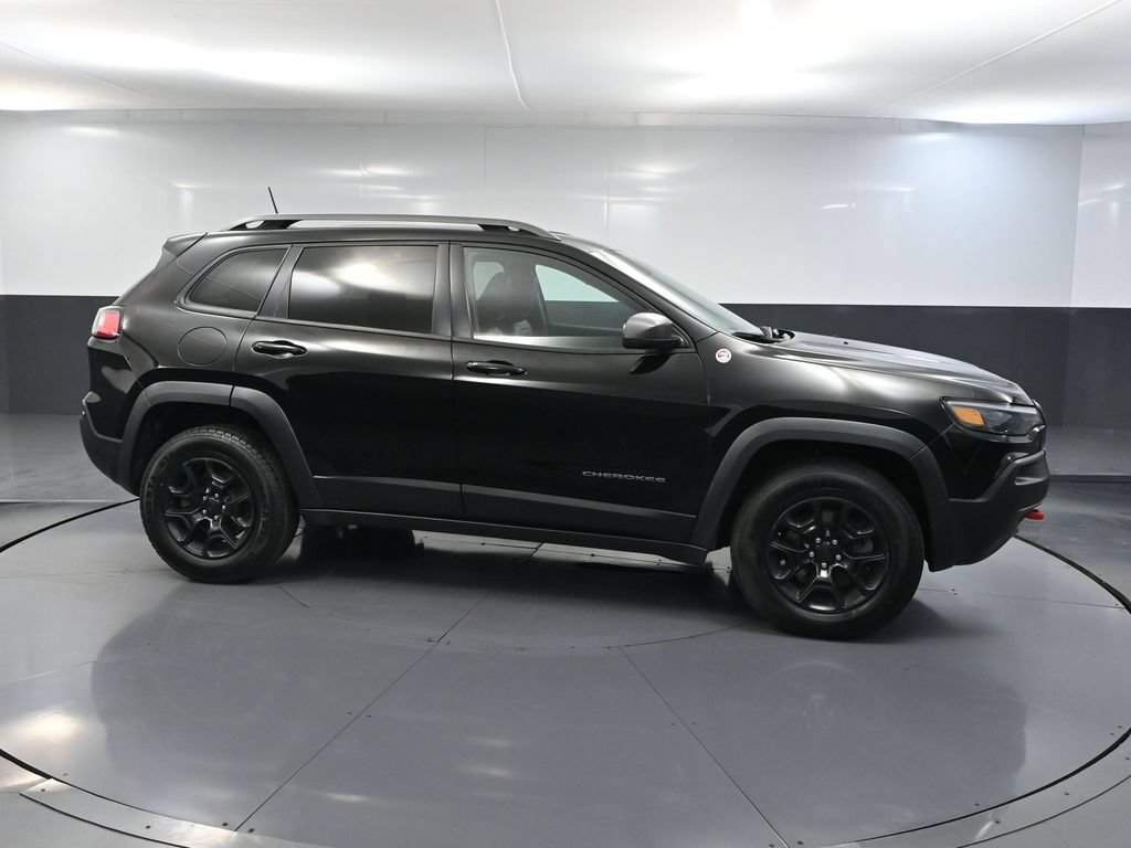 Used 2019 Jeep Cherokee Trailhawk w/ Cold Weather Group AWD/4WD image 4