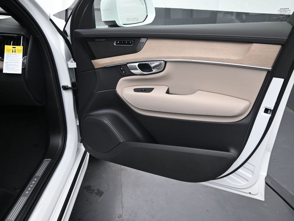 New 2026 Volvo XC90 B6 Ultra image 36