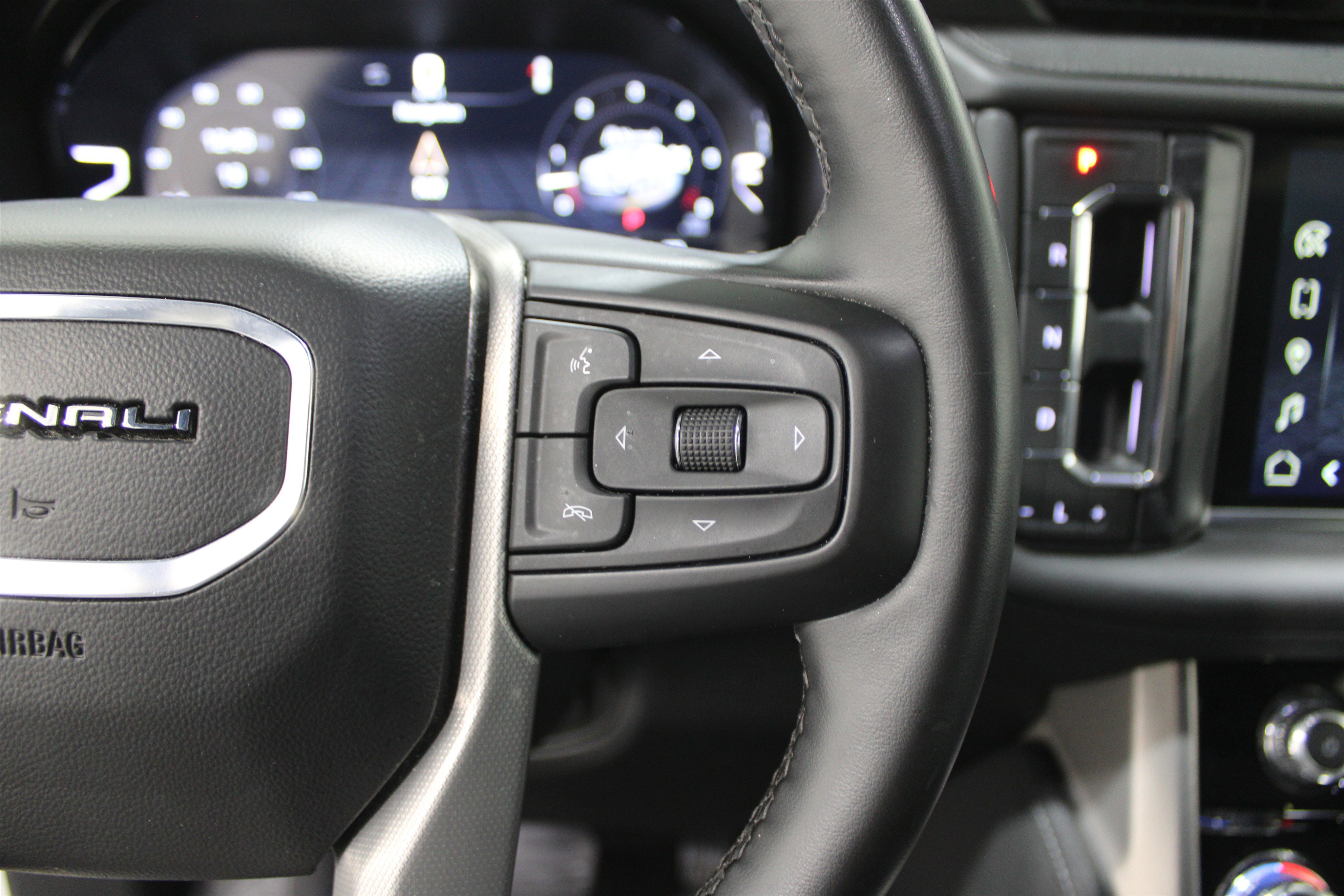 Used 2024 GMC Yukon Denali image 13