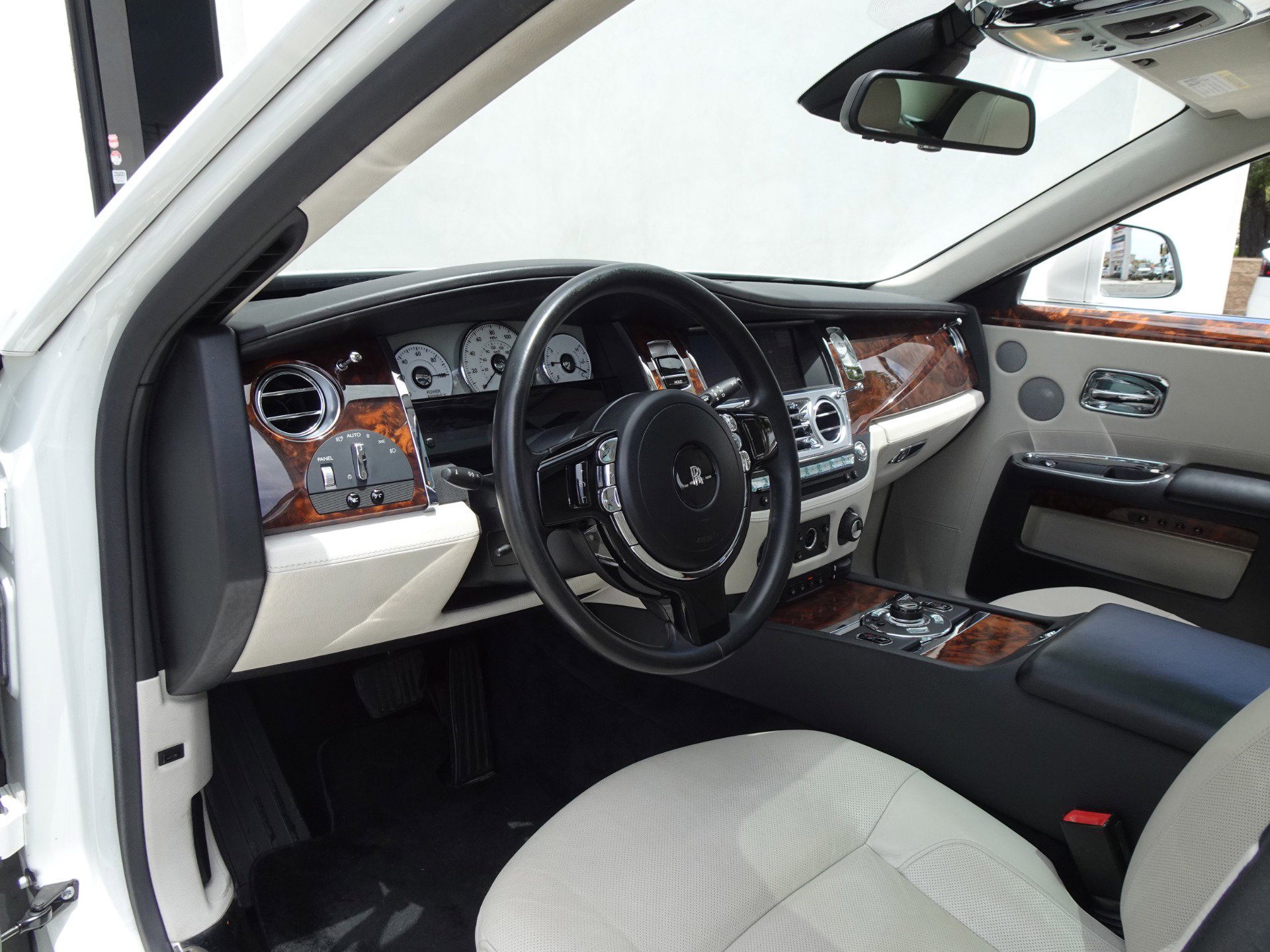 Used 2012 Rolls-Royce Ghost RWD image 11