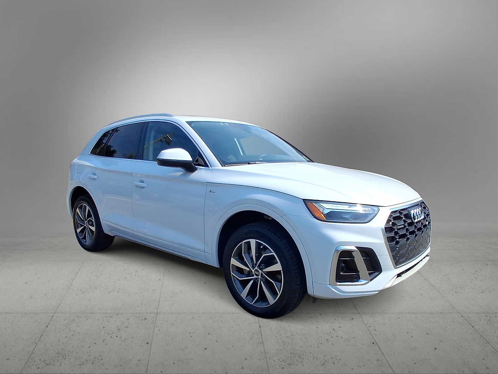 Certified 2024 Audi Q5 2.0T Premium w/ Convenience Package AWD/4WD image 2