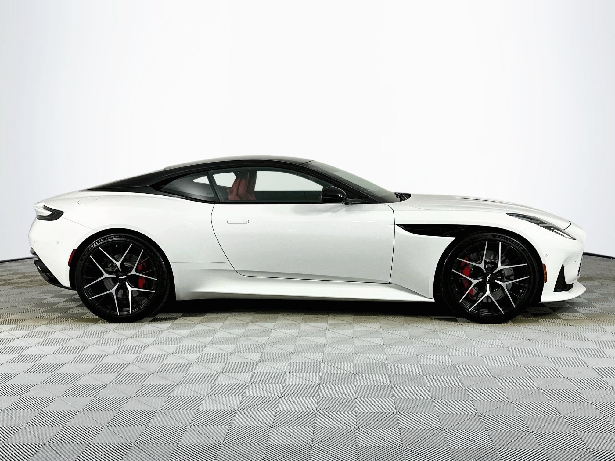 Used 2024 Aston Martin DB12 Coupe RWD image 14