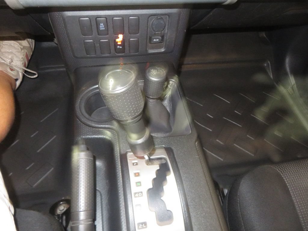 Used 2007 Toyota FJ Cruiser 4WD w/ Convenience Pkg image 36