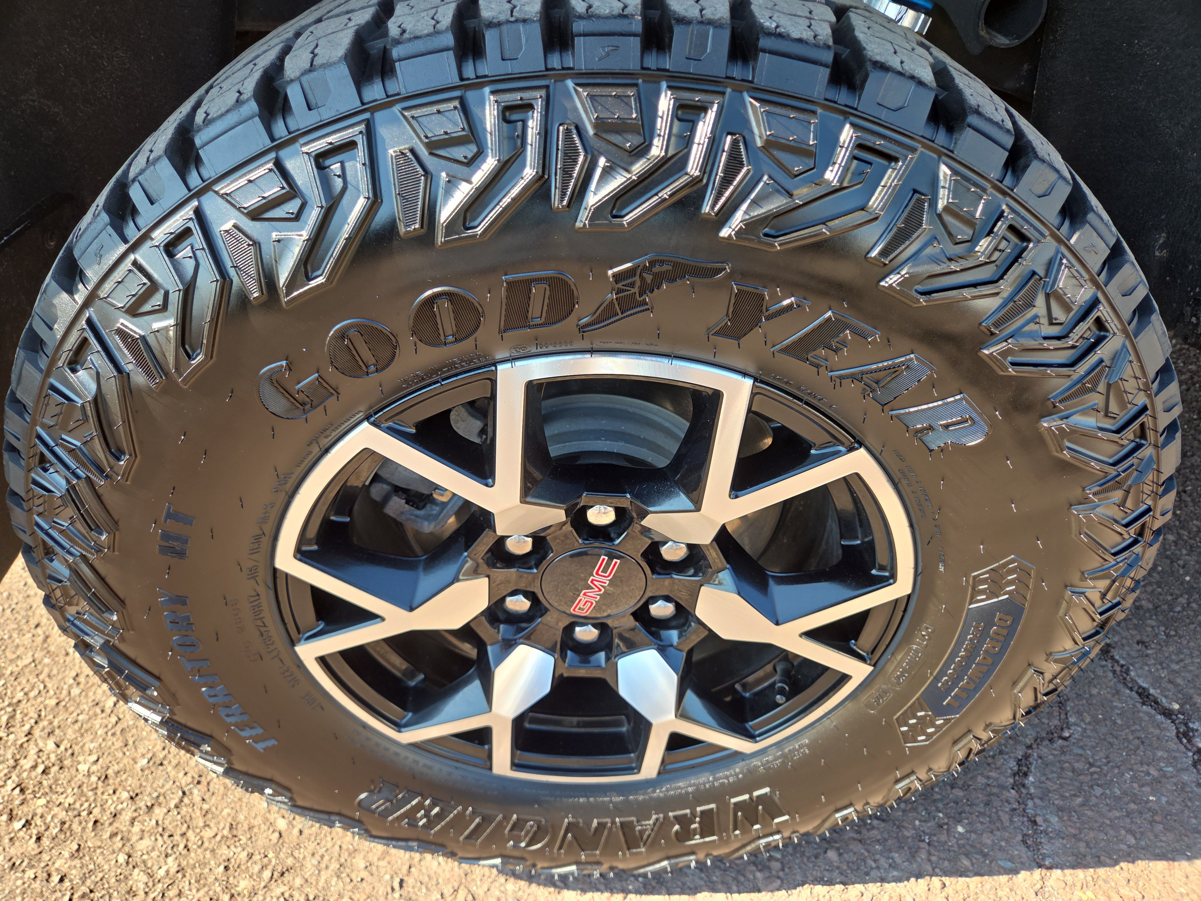 Used 2024 GMC Canyon AT4X AWD/4WD image 10