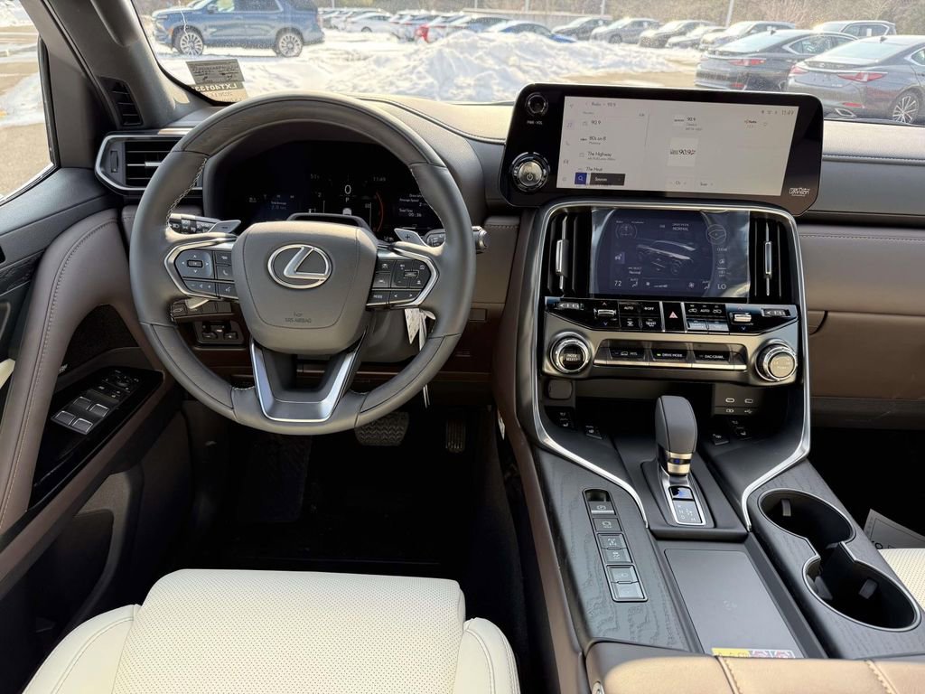 New 2026 Lexus LX 700h Luxury image 8