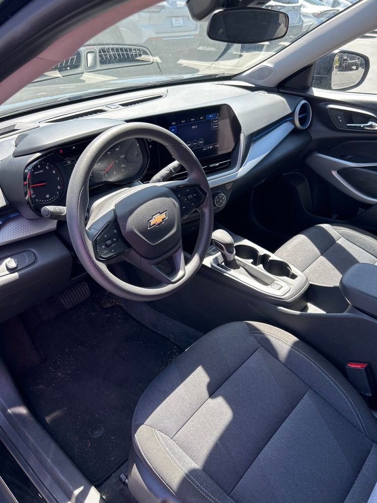 Used 2025 Chevrolet Trax LS image 13
