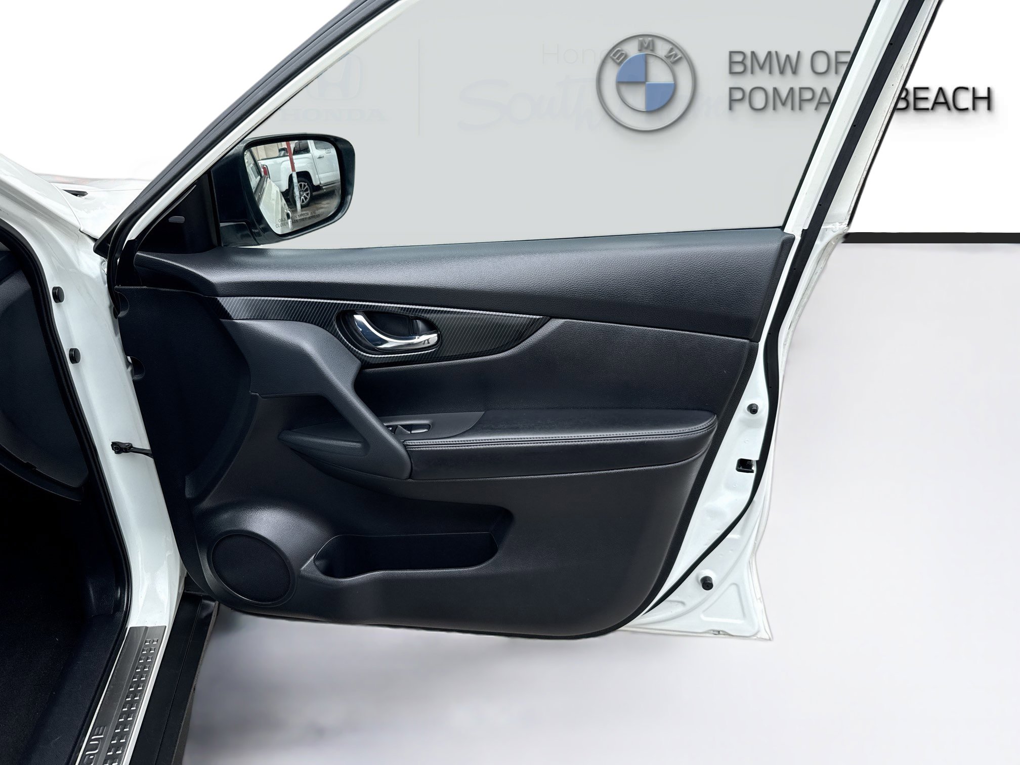 Used 2017 Nissan Rogue SL image 32