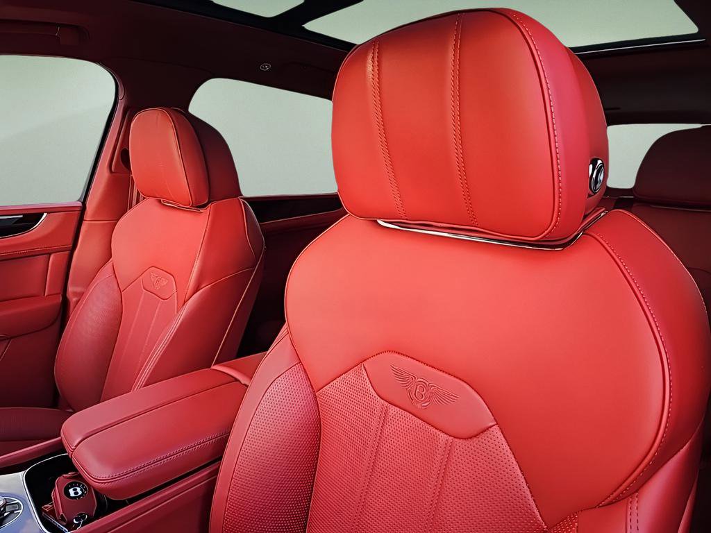 Used 2022 Bentley Bentayga image 23