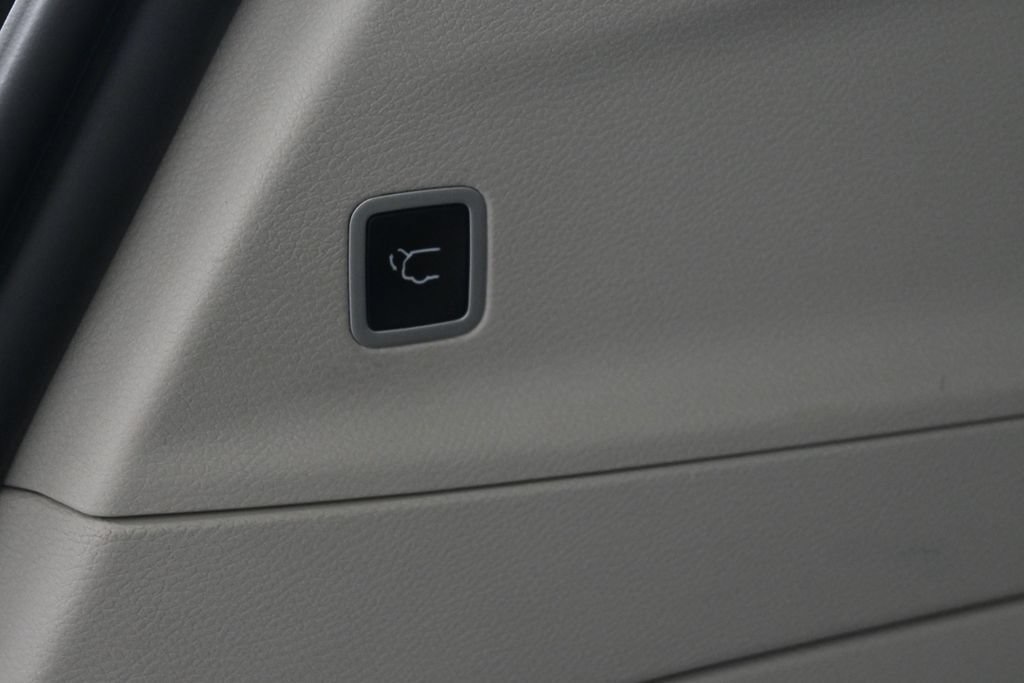 Used 2024 Chrysler Pacifica Touring-L FWD image 16