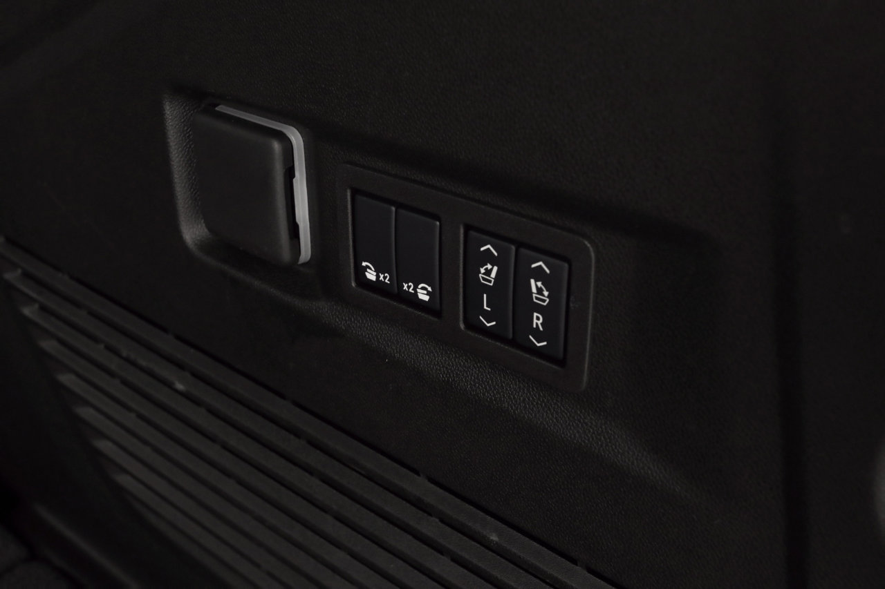 Used 2025 Chevrolet Tahoe High Country image 24