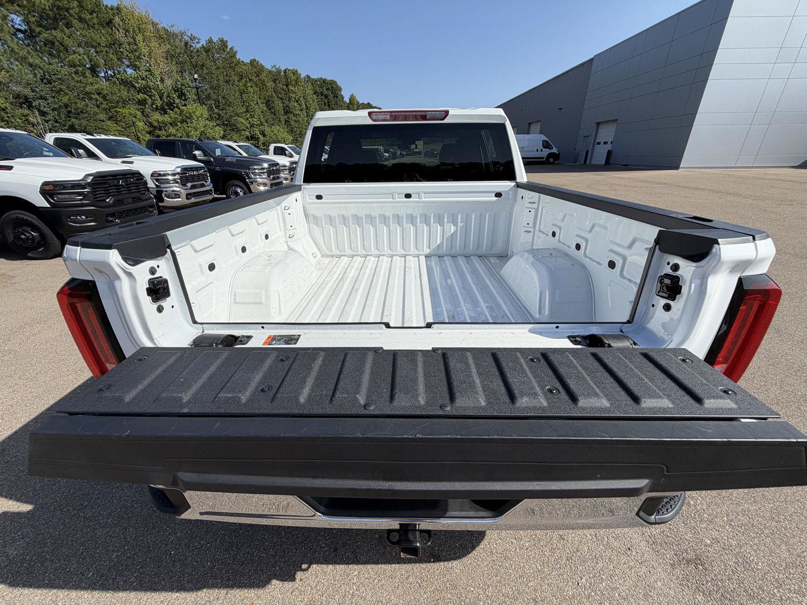 Used 2026 GMC Sierra 1500 SLT AWD/4WD image 18