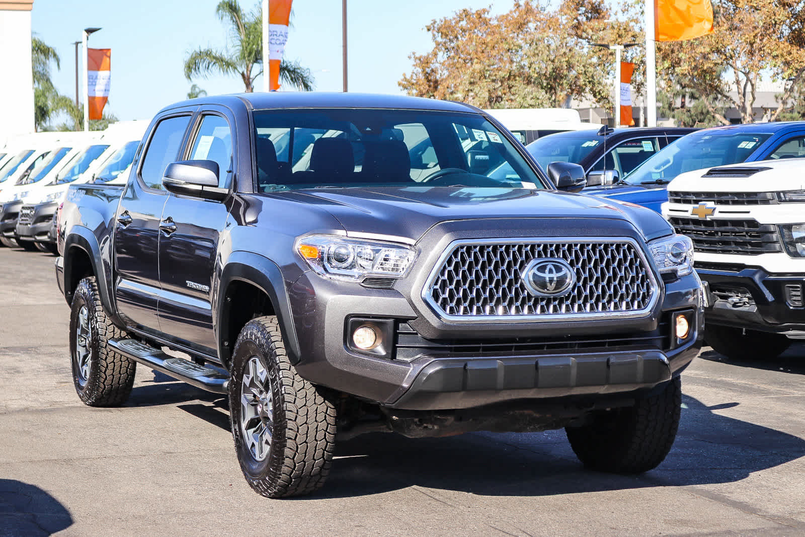 Used 2019 Toyota Tacoma TRD Off-Road w/ Technology Package AWD/4WD image 3