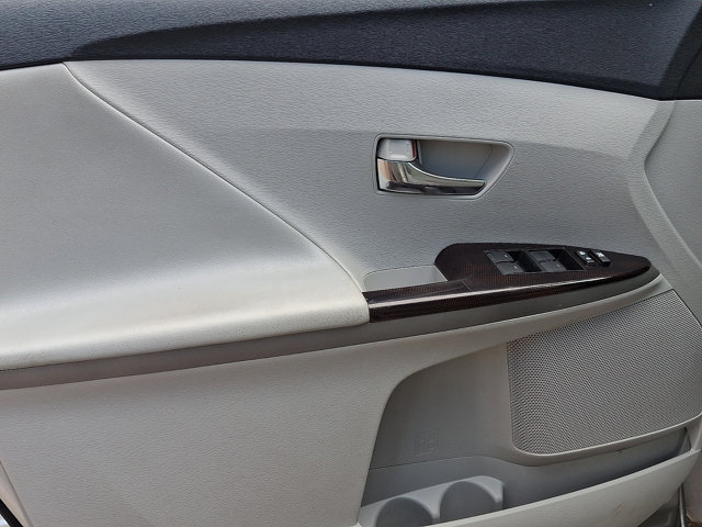 Used 2010 Toyota Venza AWD image 12