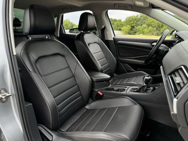 Used 2022 Volkswagen Jetta SE w/ Panoramic Sunroof Package FWD image 28