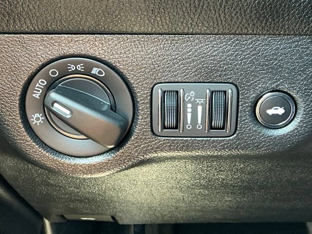 Used 2023 Dodge Challenger SXT RWD image 28
