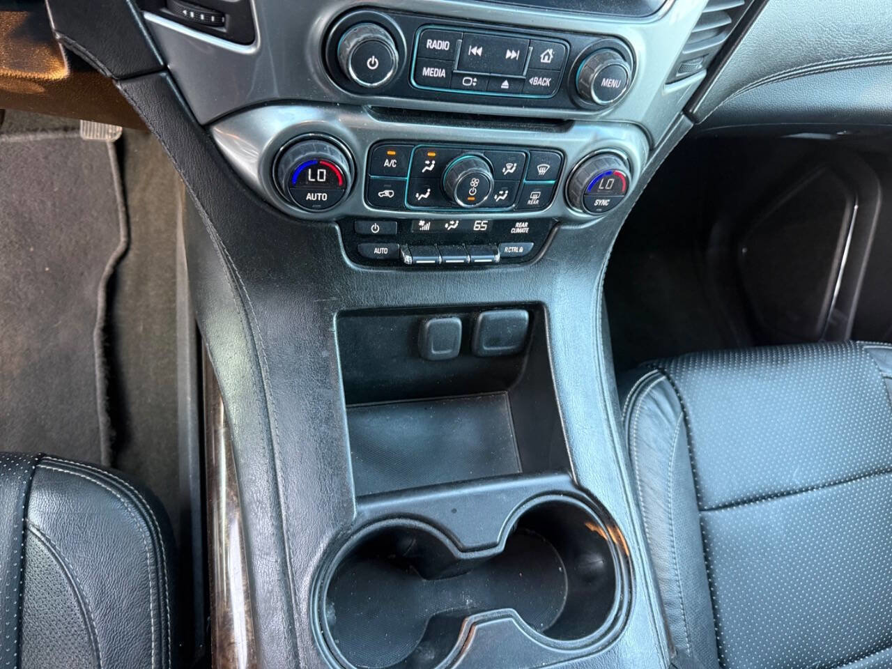 Used 2016 Chevrolet Suburban LS RWD image 16