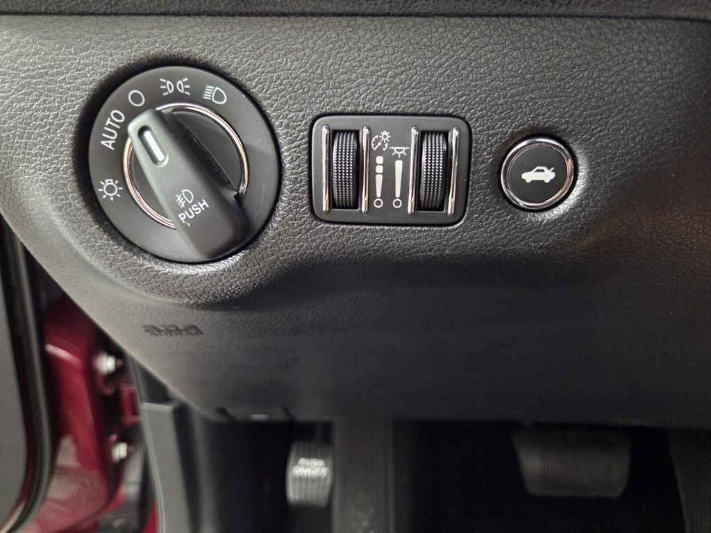 Used 2023 Chrysler 300 Touring L w/ Comfort Group RWD image 18