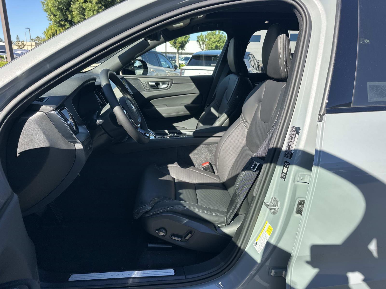 New 2026 Volvo XC60 T8 Ultra w/ Climate Package PRO AWD/4WD image 13