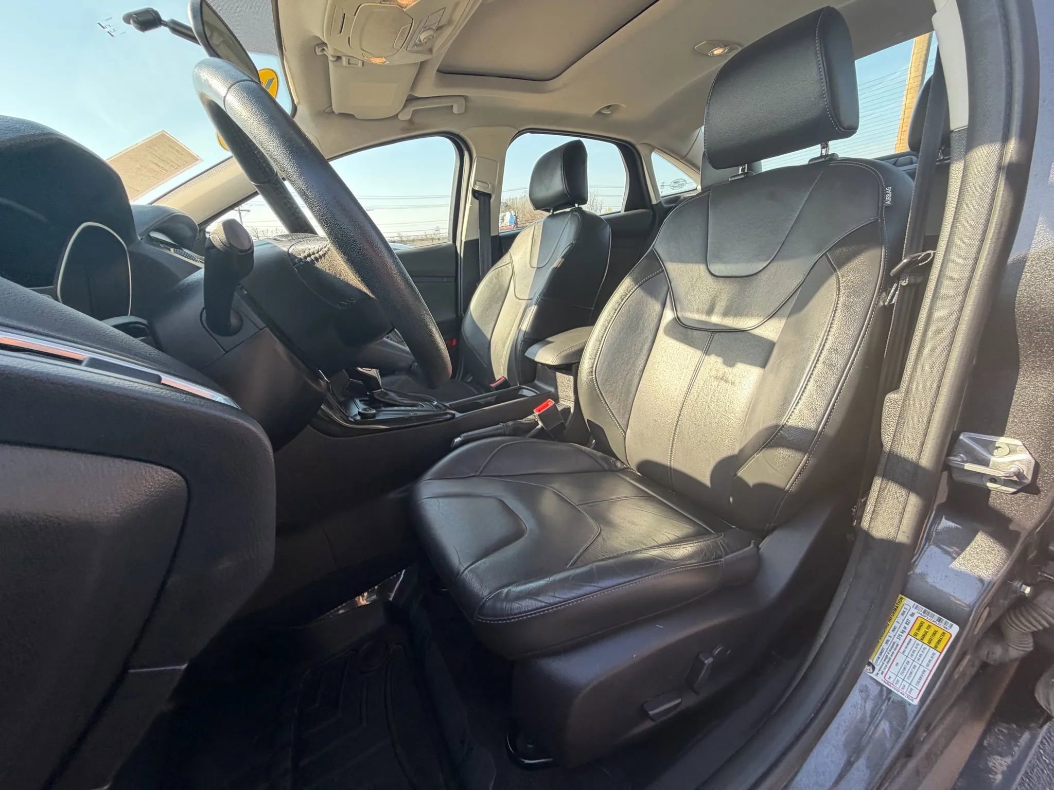 Used 2015 Ford Focus Titanium image 22