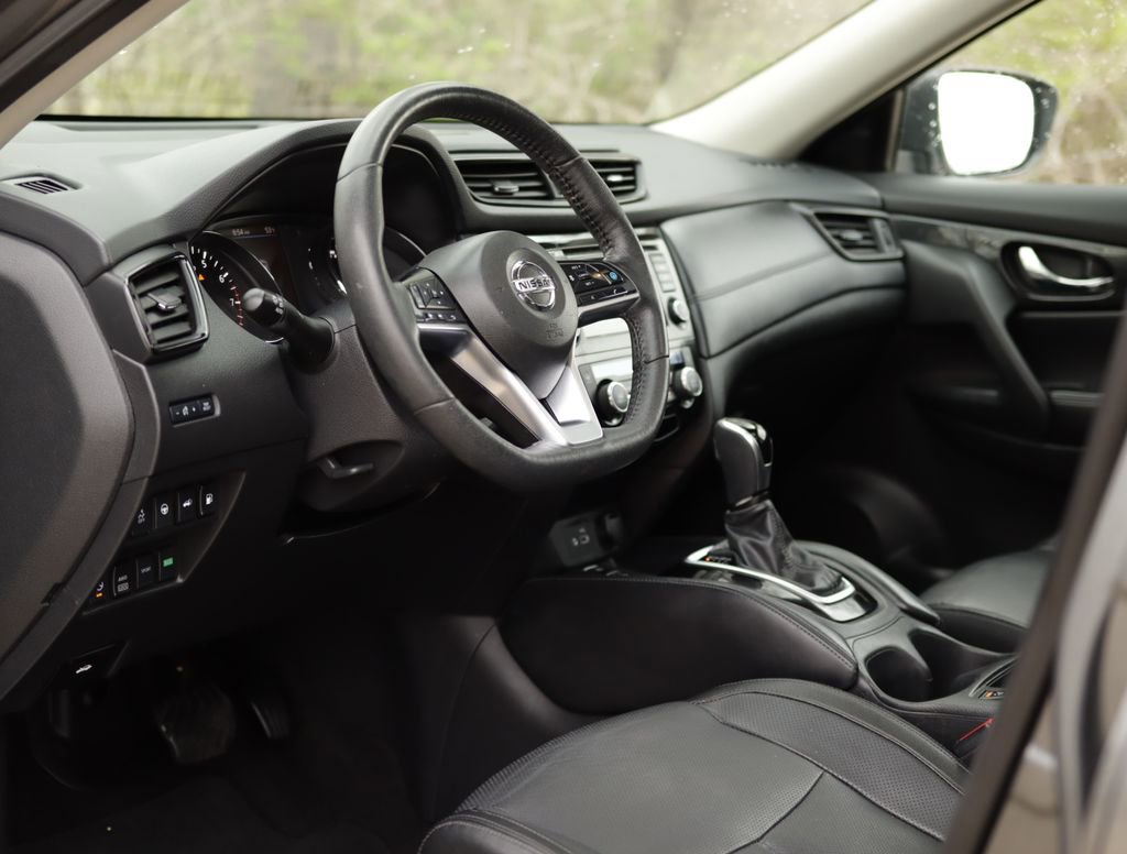 Used 2019 Nissan Rogue SL w/ Premium Package image 9