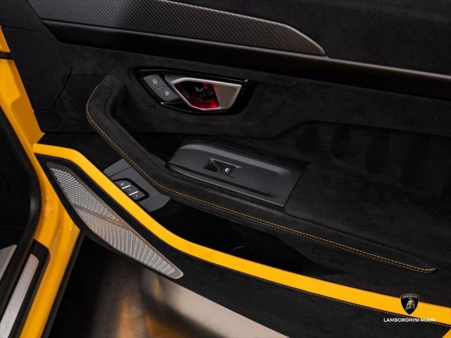 Used 2024 Lamborghini Urus Performante AWD/4WD image 44