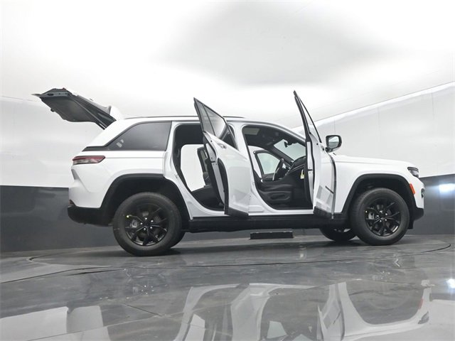 New 2025 Jeep Grand Cherokee Altitude image 69