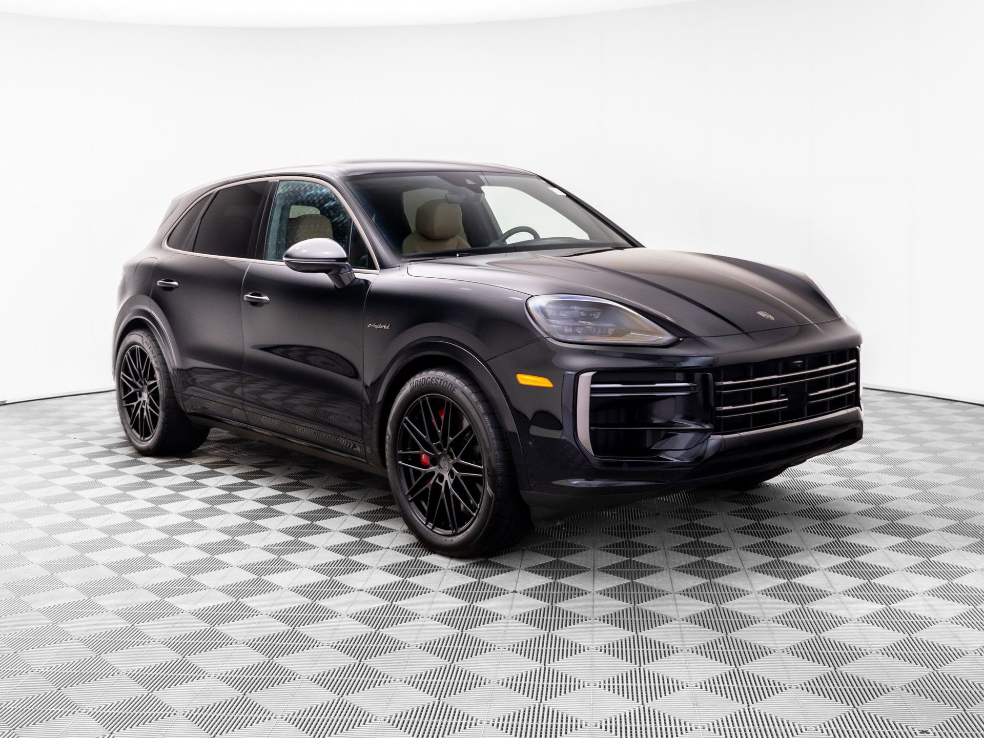 Certified 2025 Porsche Cayenne Turbo image 6