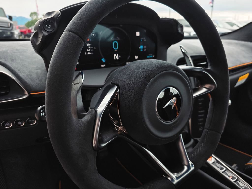 Used 2025 McLaren Artura Spider image 36