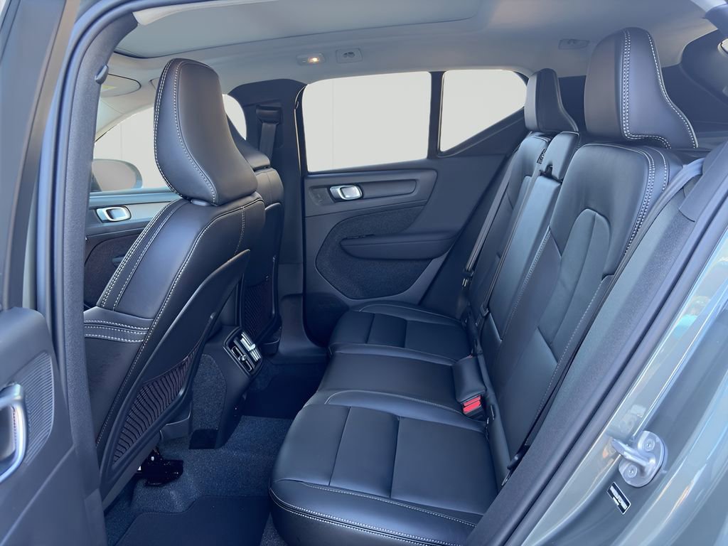 New 2026 Volvo XC40 B4 Core w/ Protection Package FWD image 12