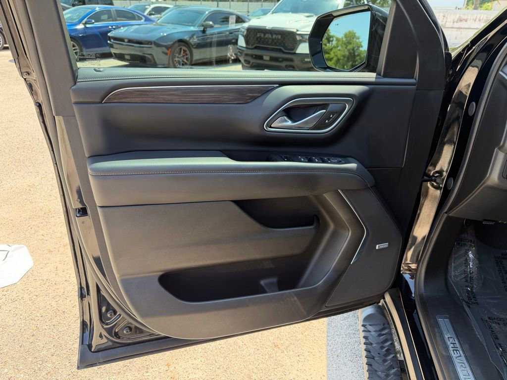 Used 2024 Chevrolet Tahoe Z71 w/ Luxury Package image 15