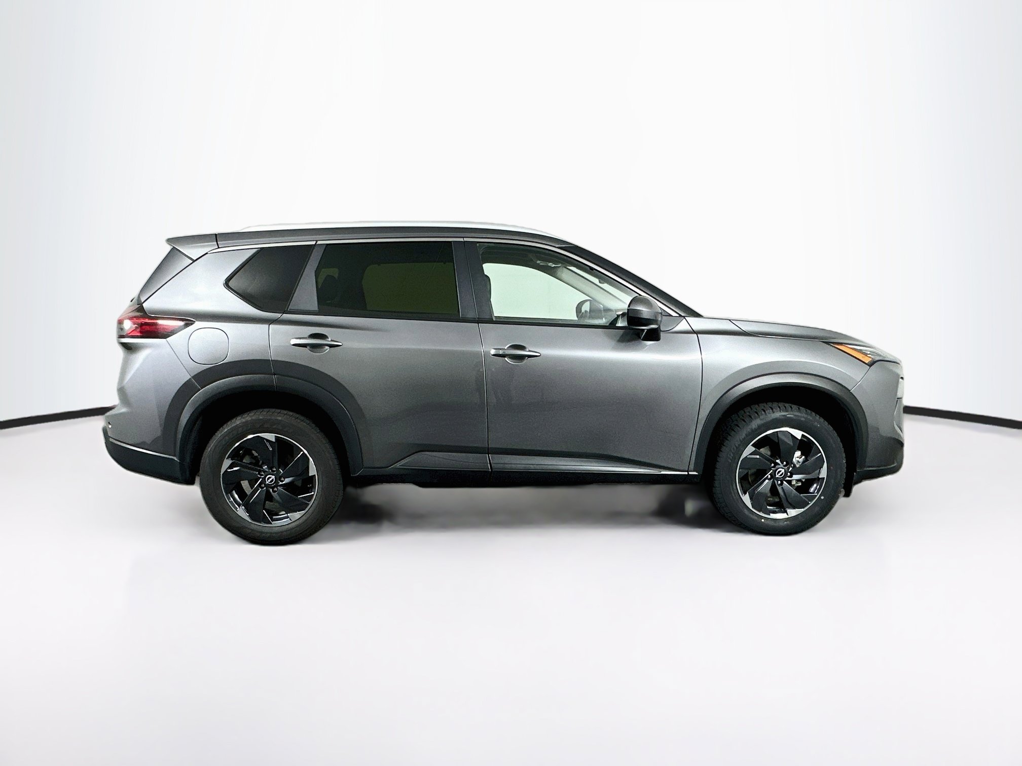 Used 2025 Nissan Rogue SV w/ SV Premium Package FWD image 10