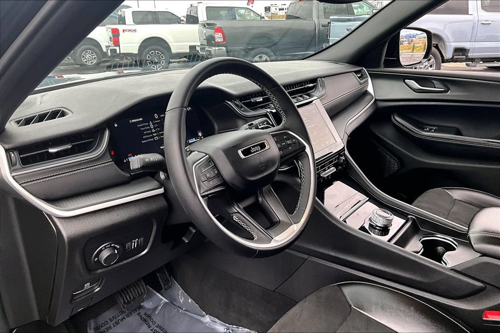 Used 2024 Jeep Grand Cherokee Altitude AWD/4WD image 14