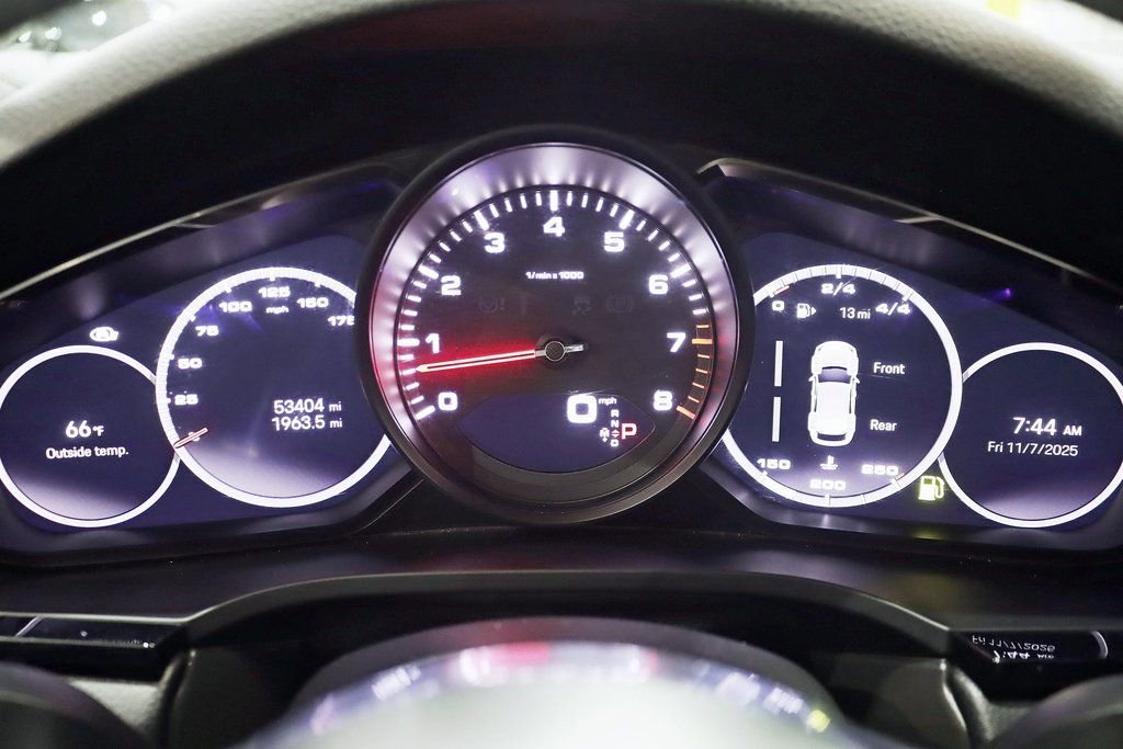 Used 2022 Porsche Cayenne Platinum Edition image 16