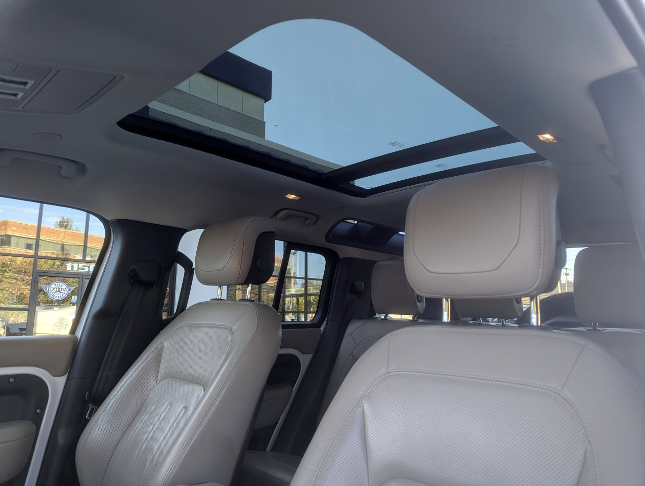 Used 2020 Land Rover Defender 110 HSE image 29