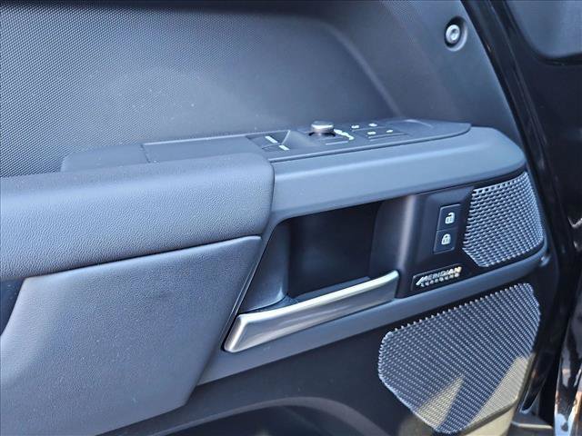 Used 2023 Land Rover Defender 90 X AWD/4WD image 25