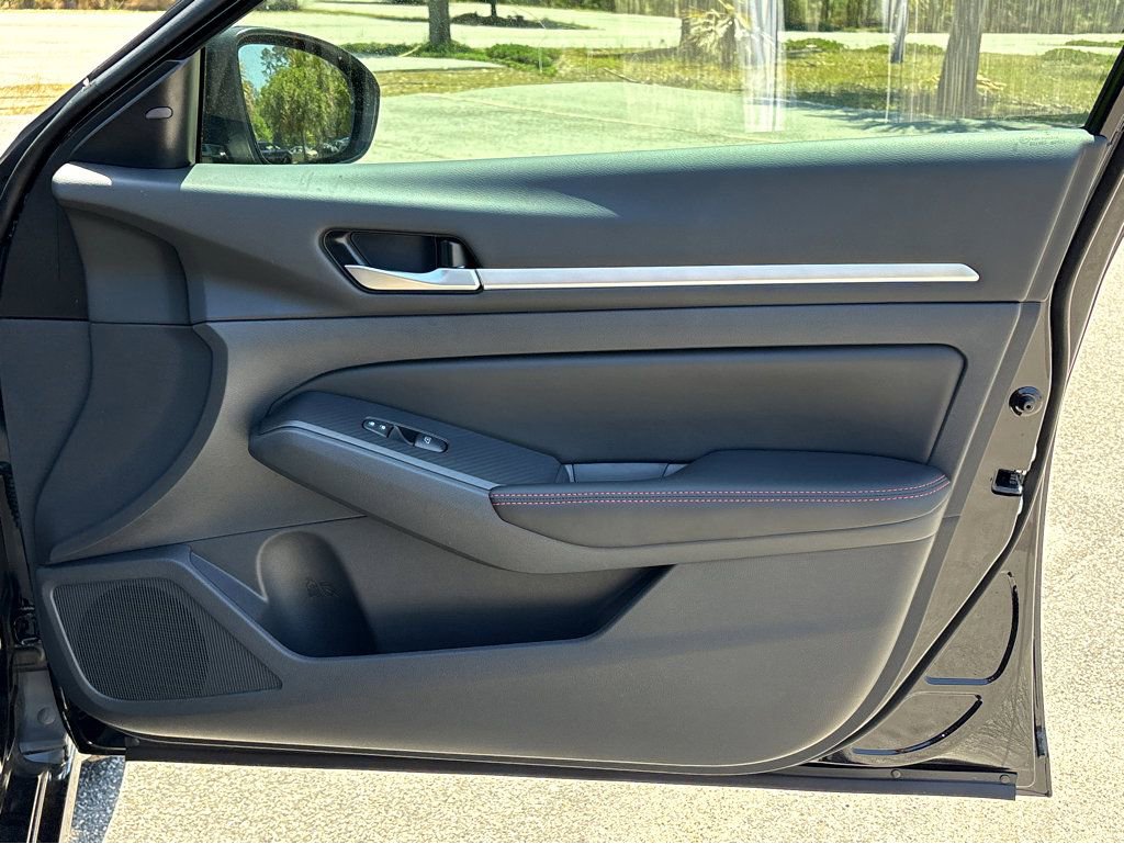 New 2026 Nissan Altima 2.5 SR FWD image 12
