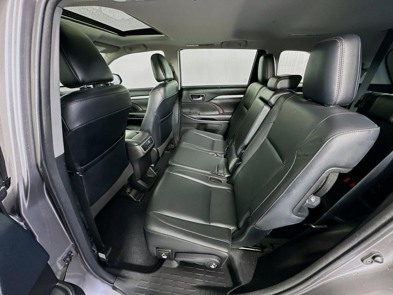 Used 2018 Toyota Highlander XLE image 39