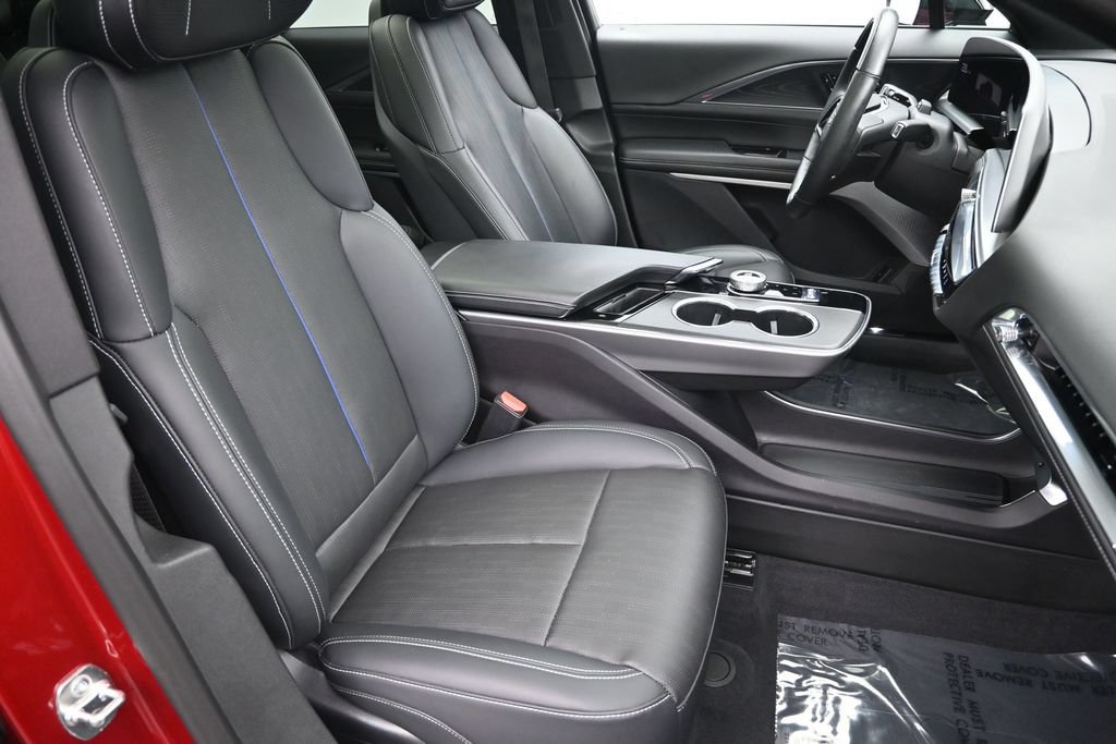 Used 2024 Cadillac Lyriq Luxury w/ LPO, Floor Liner Package AWD/4WD image 28