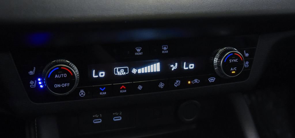Used 2025 Mitsubishi Outlander SEL AWD/4WD image 23