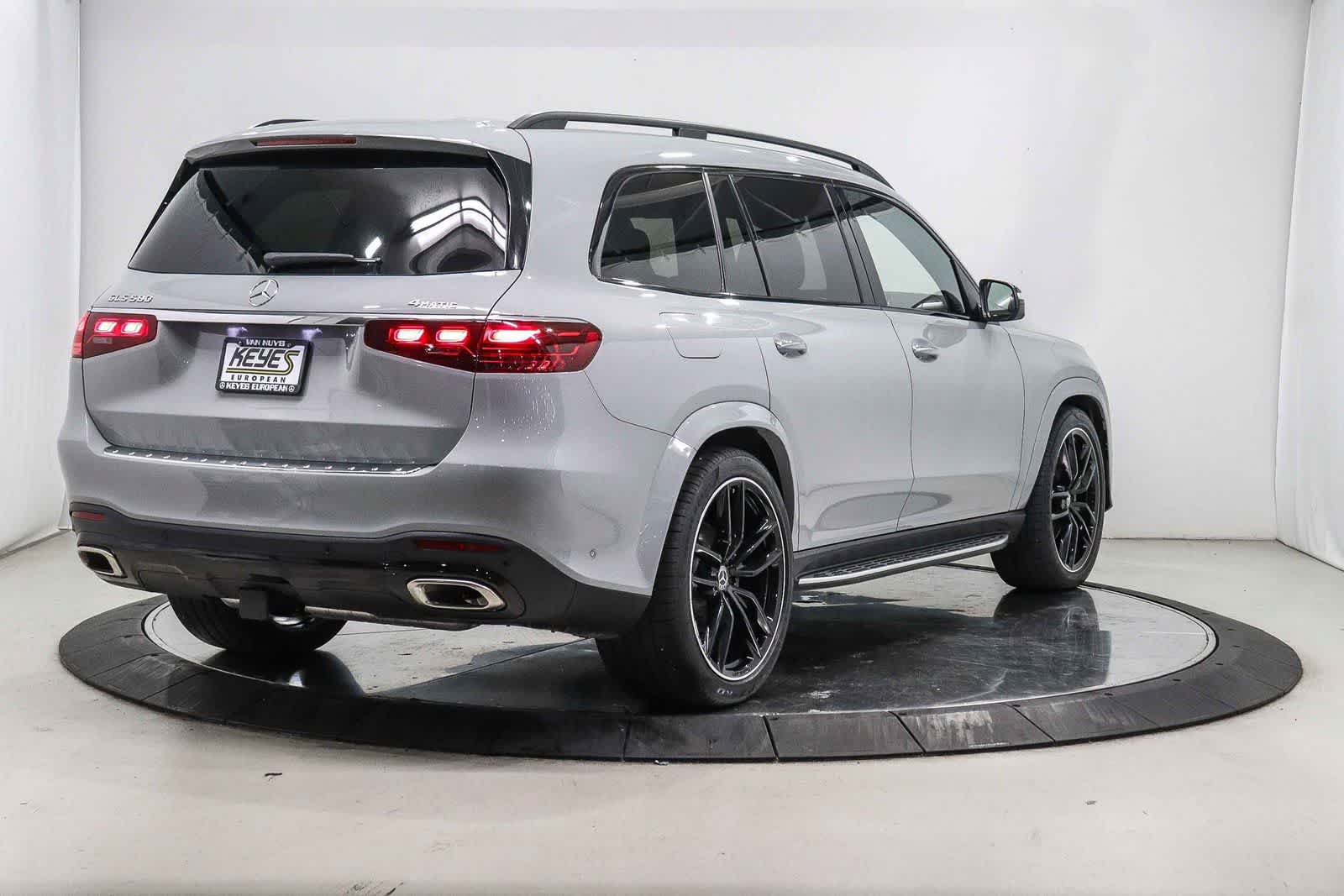 Used 2024 Mercedes-Benz GLS 580 4MATIC image 4