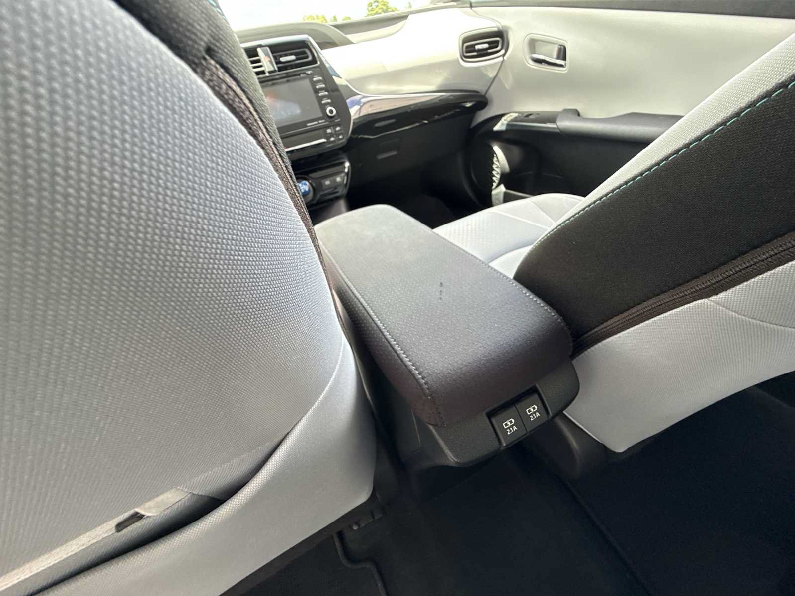 Used 2020 Toyota Prius LE FWD image 21