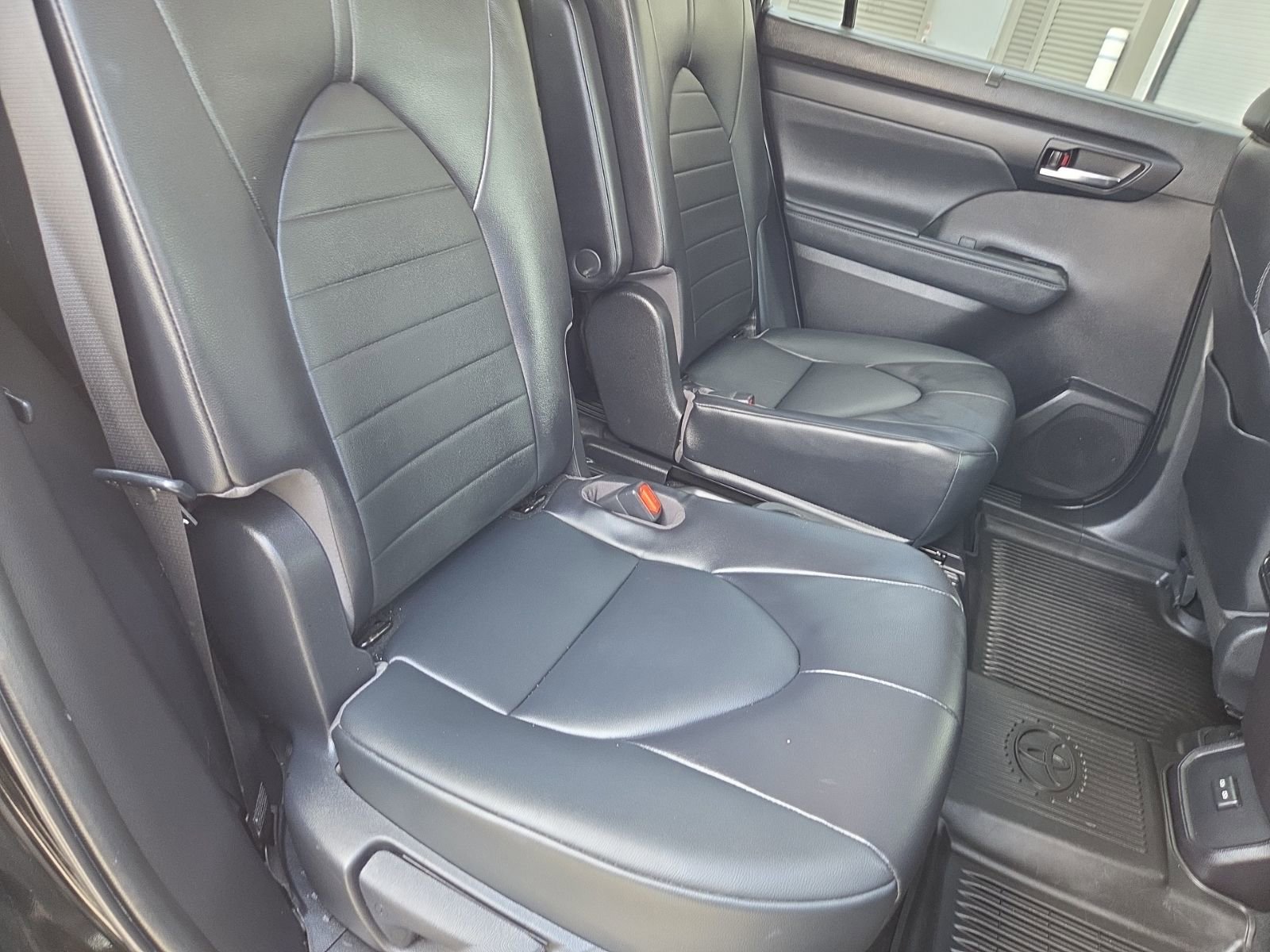 Used 2022 Toyota Highlander XLE image 21