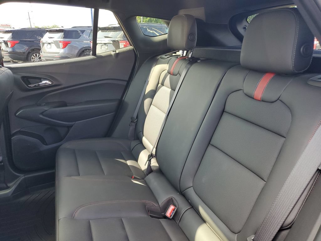 Used 2024 Chevrolet Trax RS w/ Sunroof Package FWD image 29