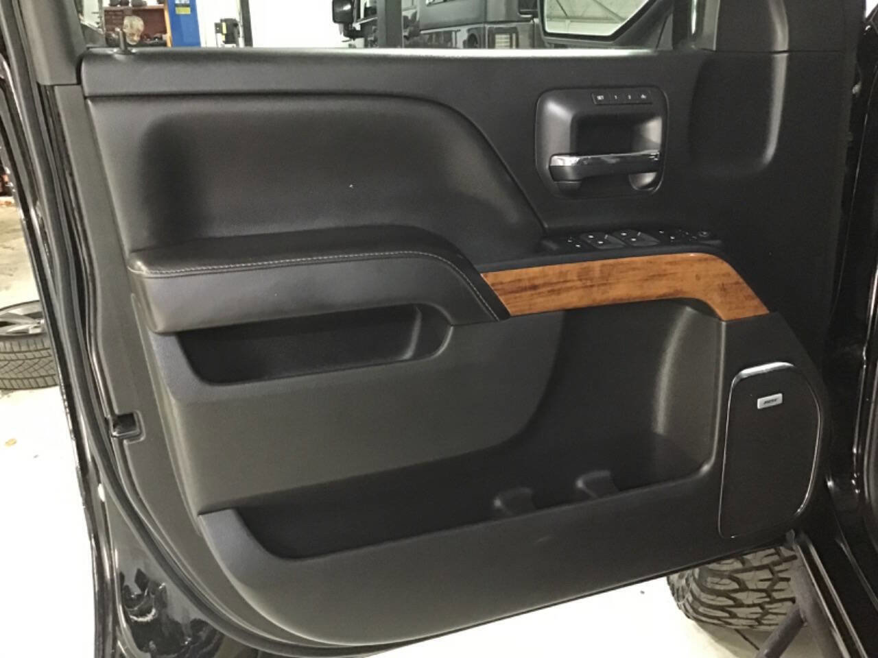 Used 2017 Chevrolet Silverado 1500 High Country AWD/4WD image 11