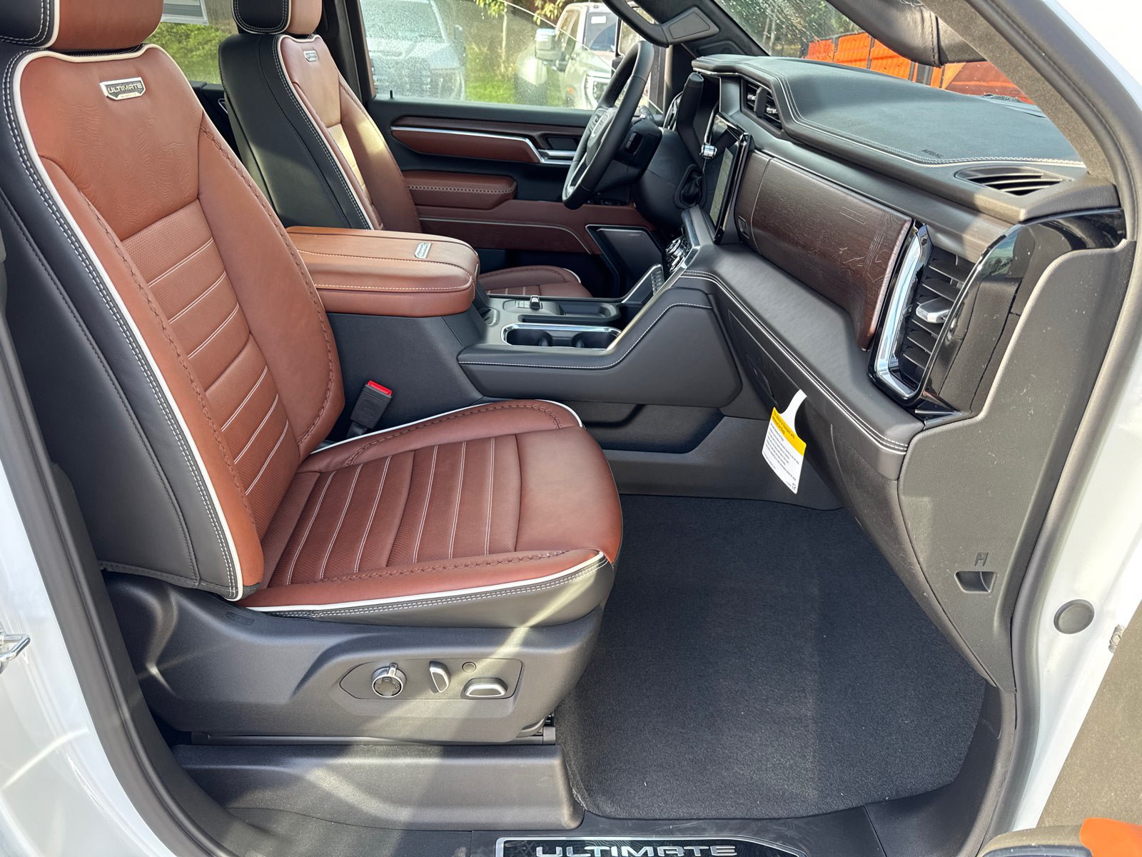 New 2026 GMC Sierra 3500 Denali Ultimate w/ LPO, Black Badging Package AWD/4WD image 16
