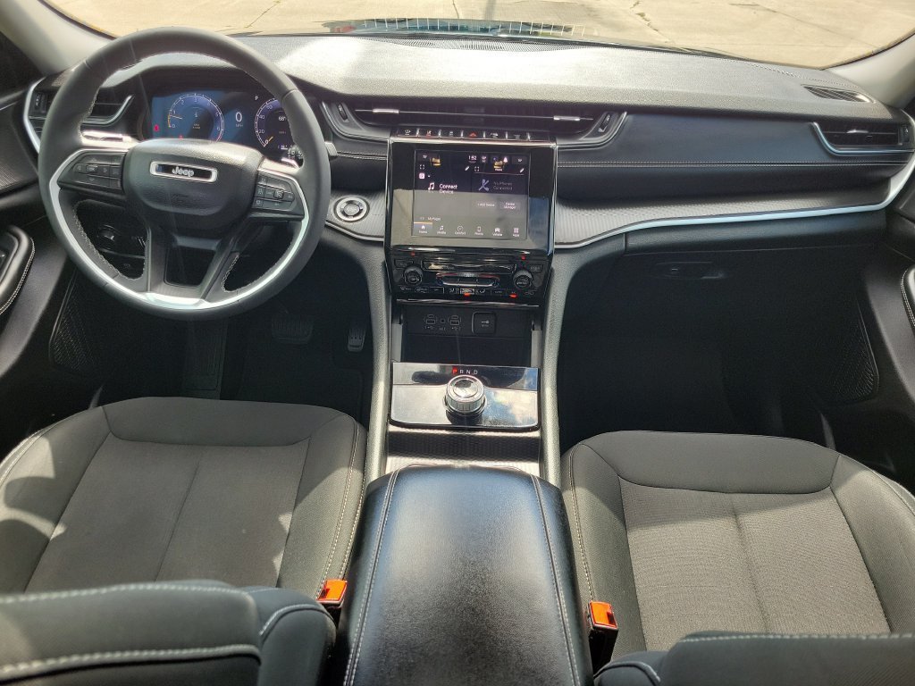 Used 2023 Jeep Grand Cherokee Laredo X AWD/4WD image 12