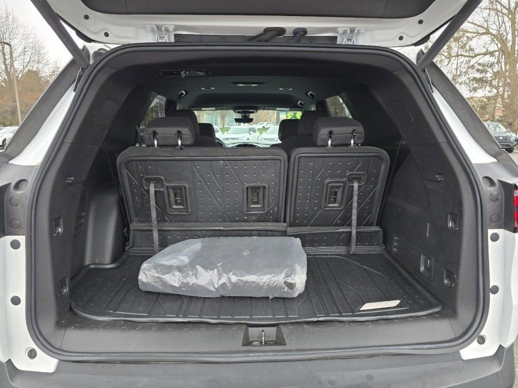 Used 2023 Chevrolet Traverse LT image 14
